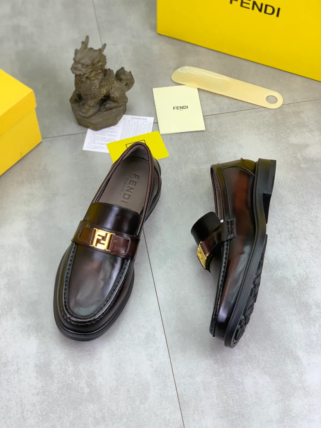 ​Men's shoes 💰P480💰[New model] Water dyed cowhide 🆘 The latest FENDI (Fendi) new casual leather shoes 🕶️🕶️Simple routing effect, showing an elegant and cool driving shoe 🎬Made of Italian 🇮🇹 imported calfskin + first-layer water-dyed cowhide lining🐂Excellent material🎬Detailed workmanship 🤗Comfortable foot feel➰➰. ​Pair it with any outfit to show your taste and temperament, low-key luxury ♻️Design ​simple and elegant ​noble and fashionable 🍃​Very loved and favored by trendy men 💓❤️Size: 38-44 2⃣️colors available
